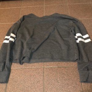 Cropped long sleeve shirt